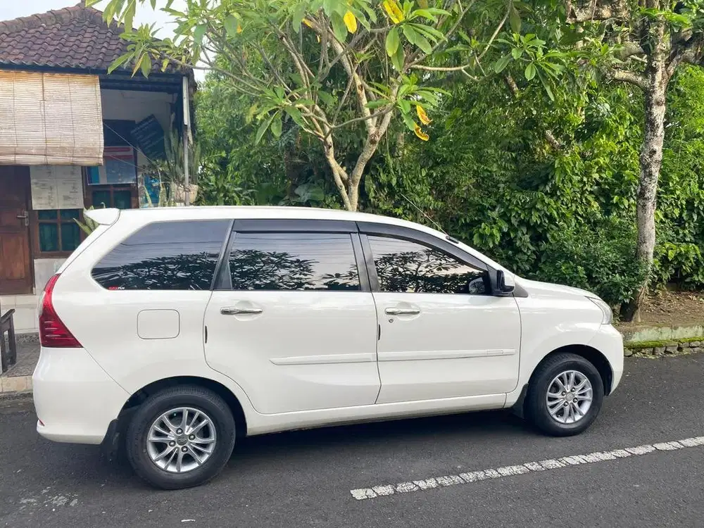 Di jual mobil xenia milik pribadi