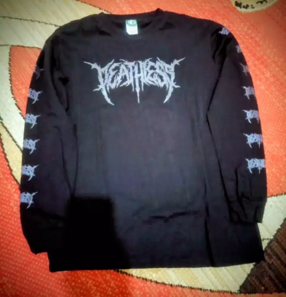 Kaos lengan panjang motif DEATHLESS