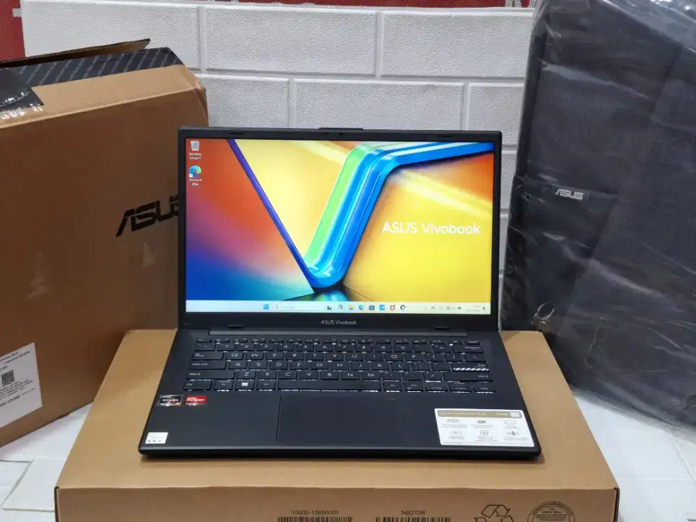 Laptop Asus Vivobook Go  E1404FA/AMD Ryzen 3 7320U RAM 8GB SSD 512 GB