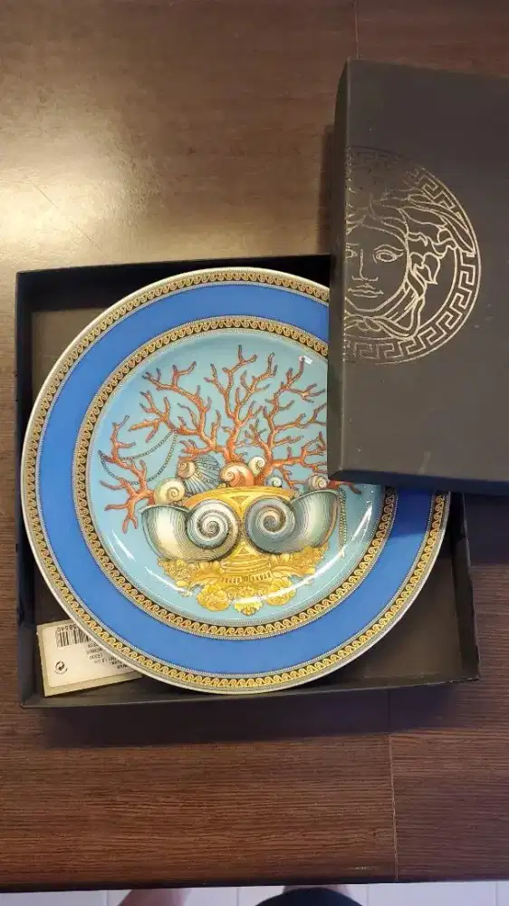 Versace Rosenthal

- Les Trésors de la Mer piring antik koleksi