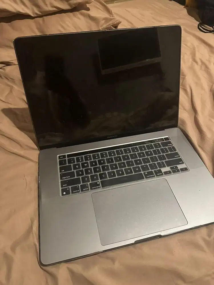 Macbook Pro 2019 i7 16inch 16/512 fungsi normal semua minus dikit aja