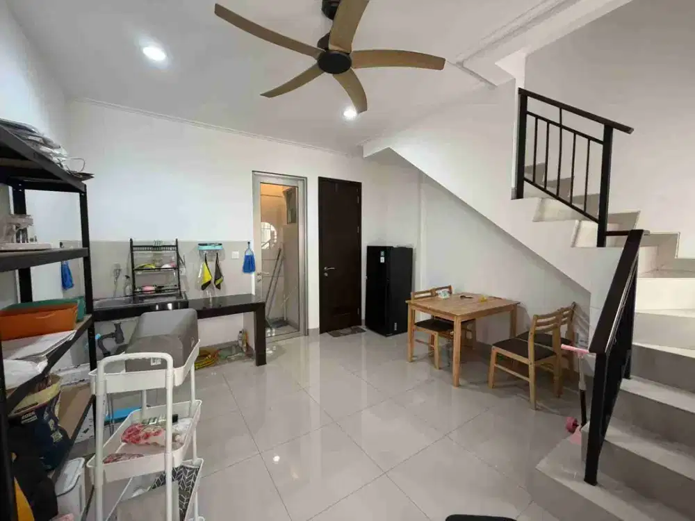 Sewa rumah pik2 semi furnish siap huni 3 kamar tidur