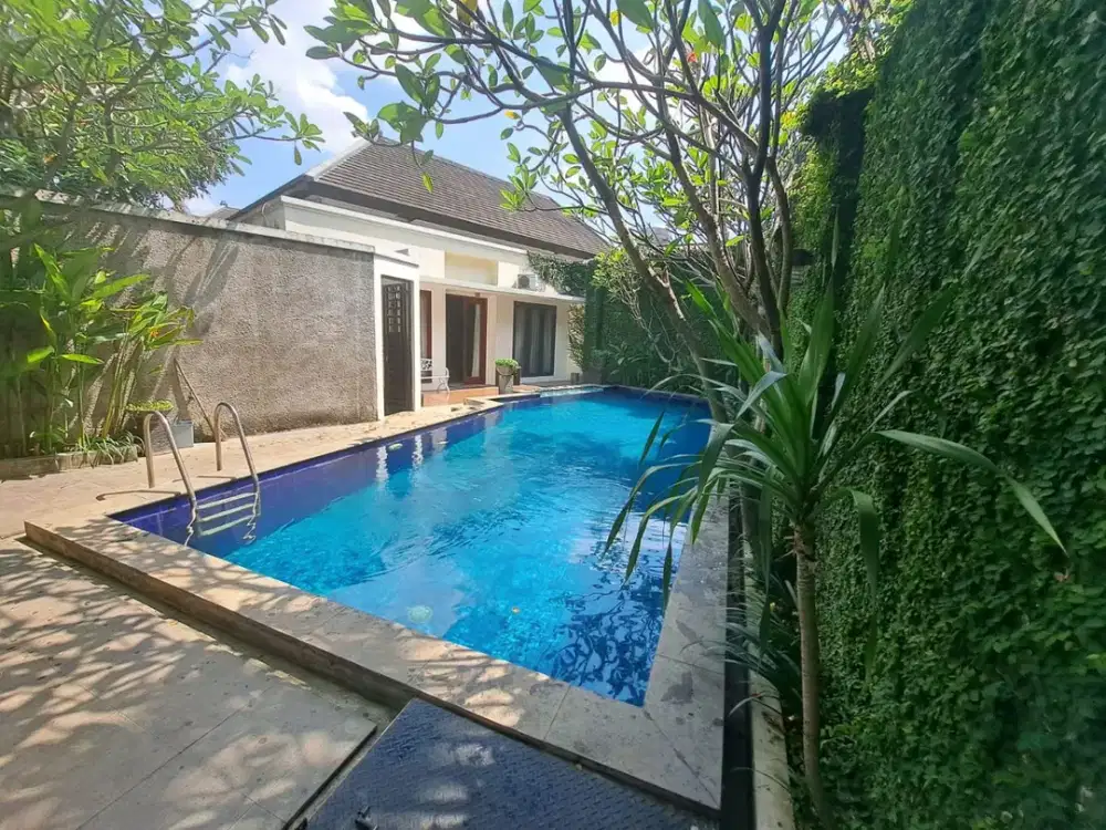 RUMAH DIJUAL DI RADIO DALAM FASILITAS KOLAM RENANG POSISI HOOK