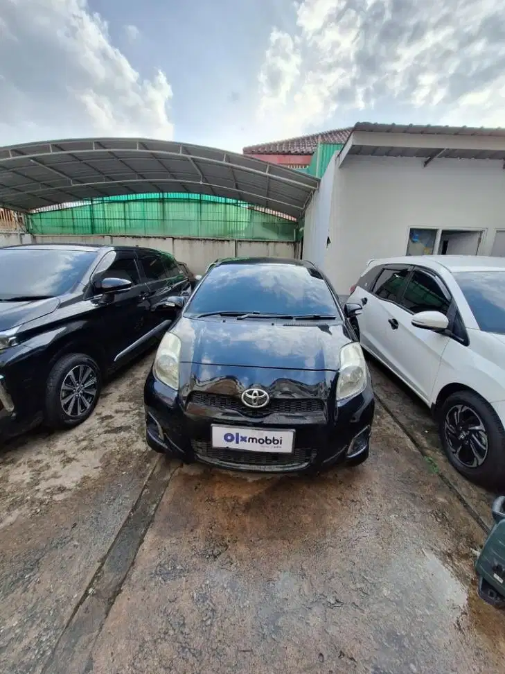 TOYOTA YARIS E AT 2012