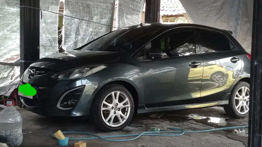 Mobil mazda2 2011