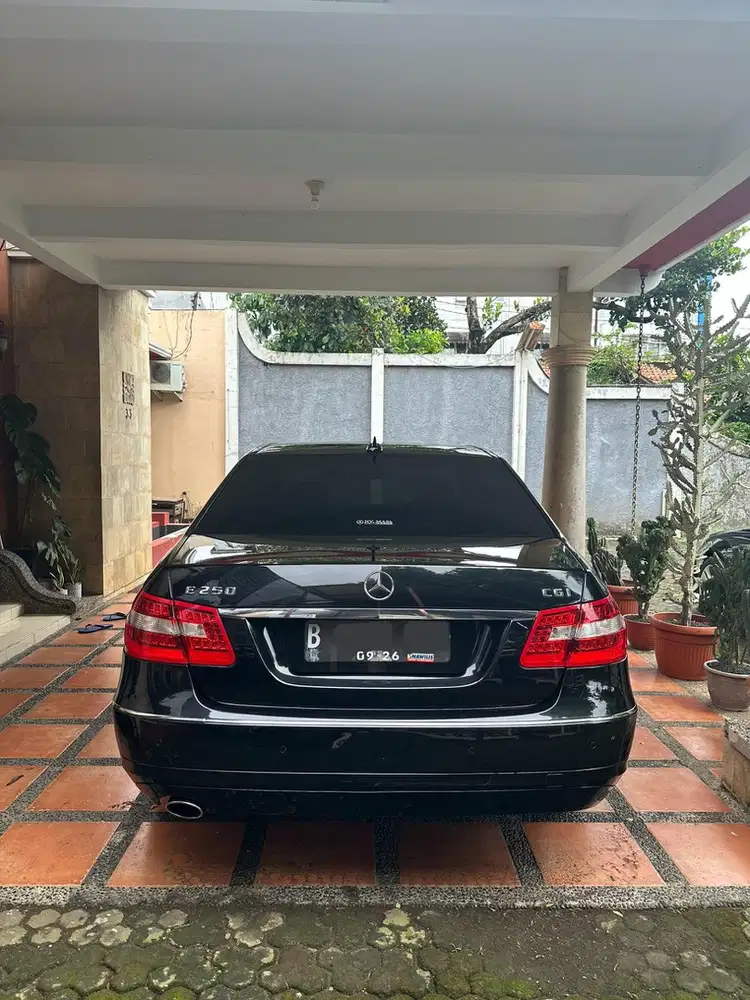 Mercedes-Benz E250 2011 Bensin