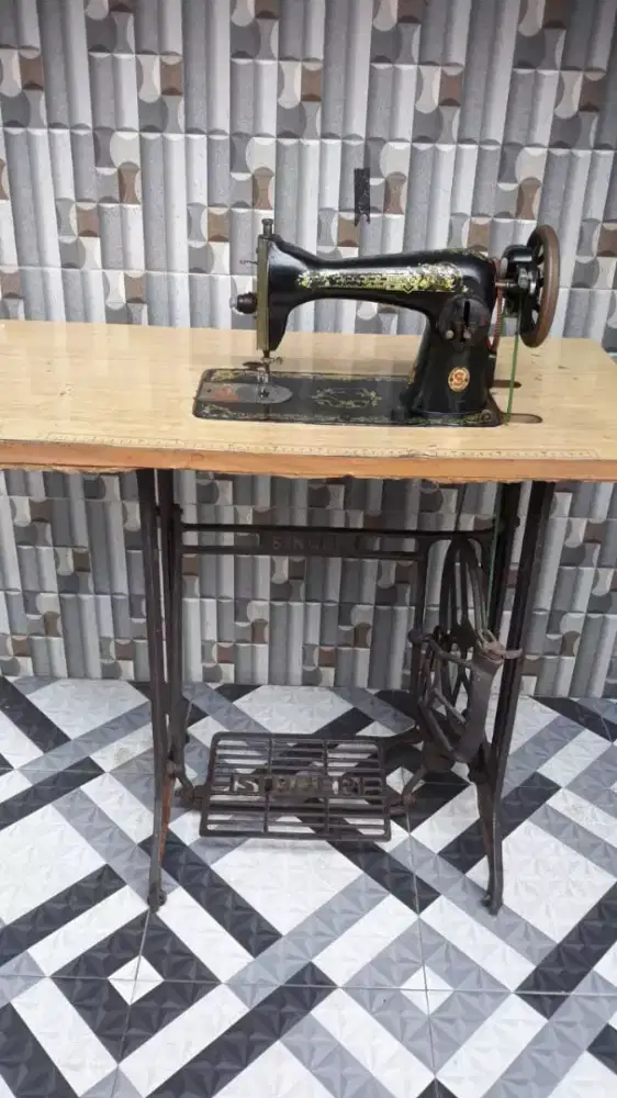 Mesin jahit jadul merk SINGER