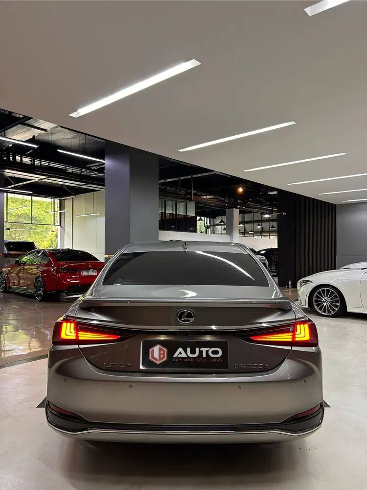 Lexus ES300H AT 2023 ES300 Hybrid Km16rb Sonic Titanium B71NIN