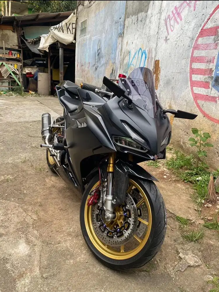 Dijual cepat Honda CBR 155 Tahun 2022 Warna Hitam