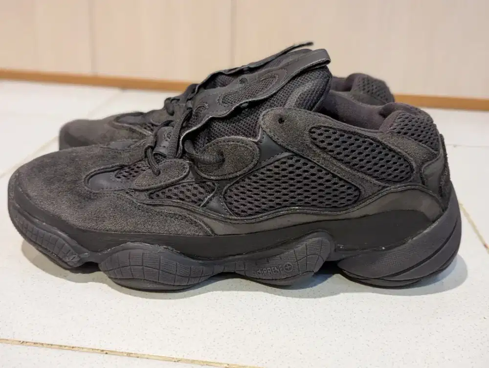 Sepatu basket running adidas yeezi size 42 original