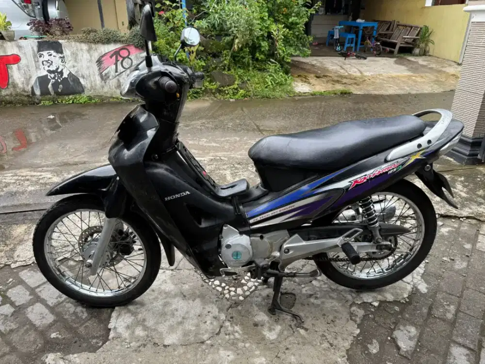 Karisma kharisma THN 2004 plat AB sleman