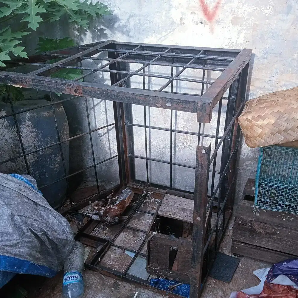 Pelindung AC Outdoor, Kerangkeng AC