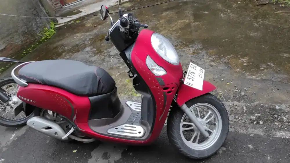 Scoopy Merah 2023