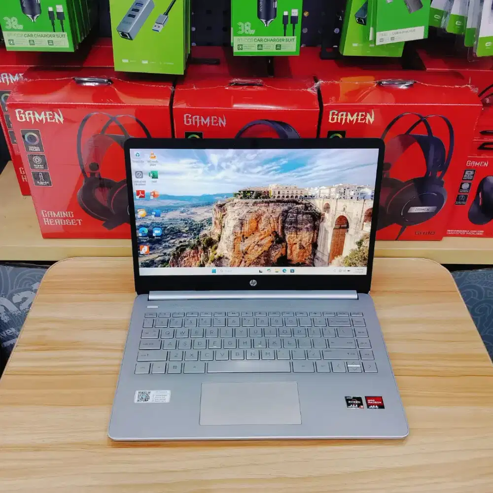 Laptop HP Ryzen 3 SSD 512GB  RAM 8GB Radeon Graphics Mulus Siap Pakai
