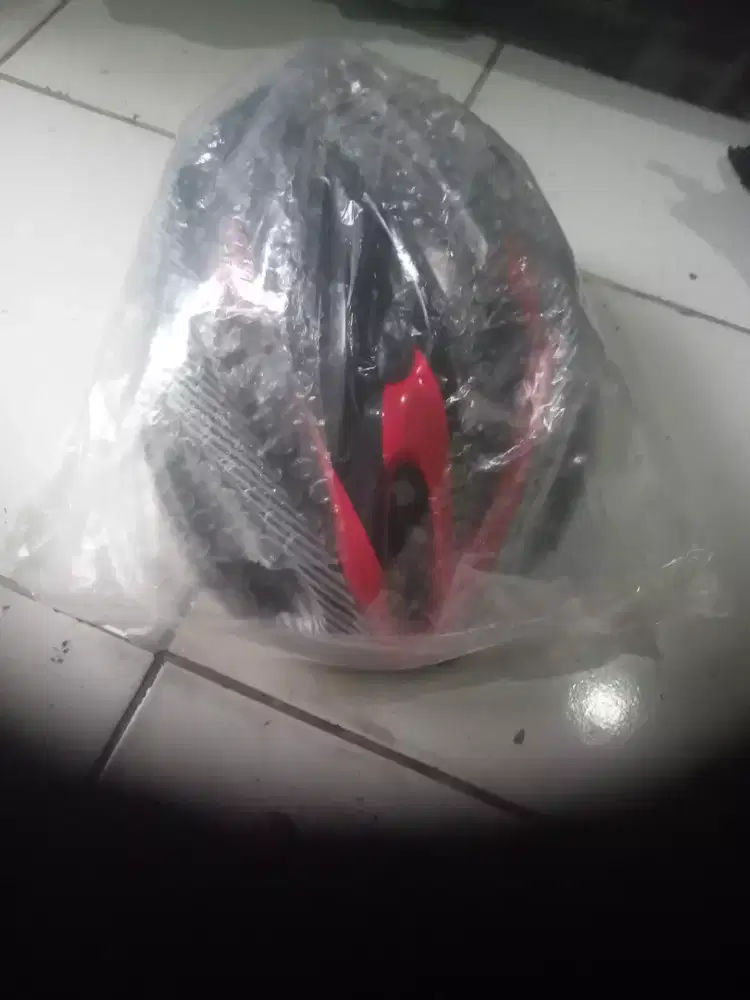 Helmet dewasa kondisi baru 100%