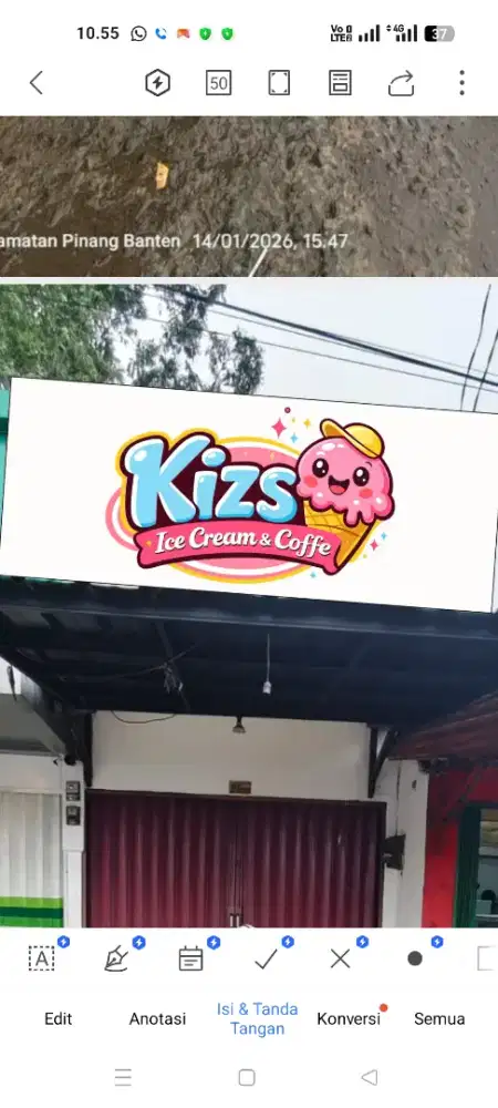 Penjaga toko eskrim dan kopi