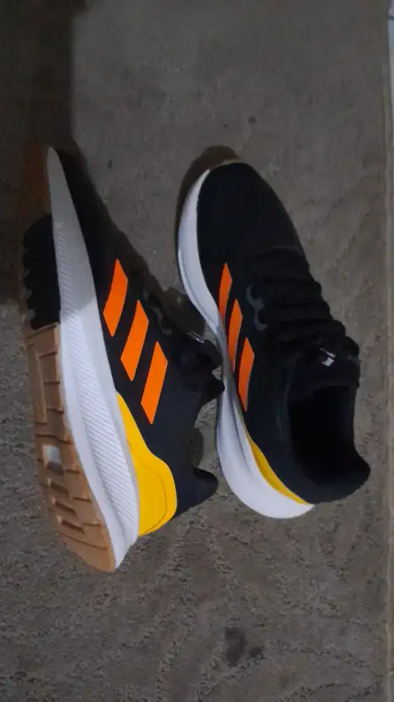 Adidas premium oren