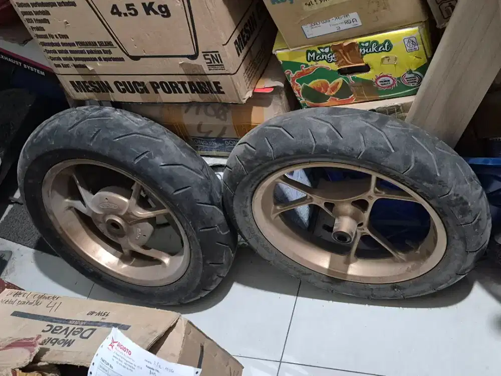 Dijual velek dan ban Aerok