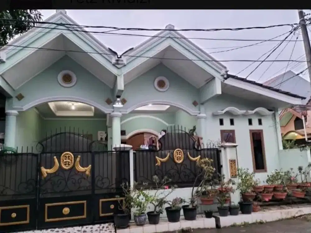 Dijual Rumah Hoek di Taman Harapan Baru Bekasi