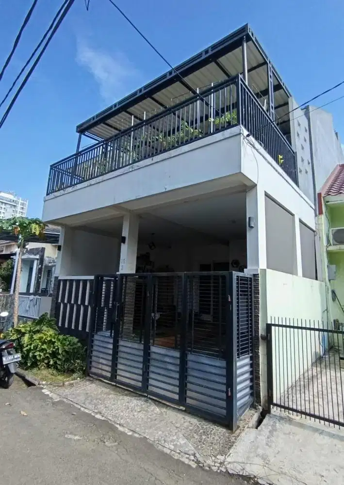 Dijual rumahnyaman 2 lantai di Serpong Park.