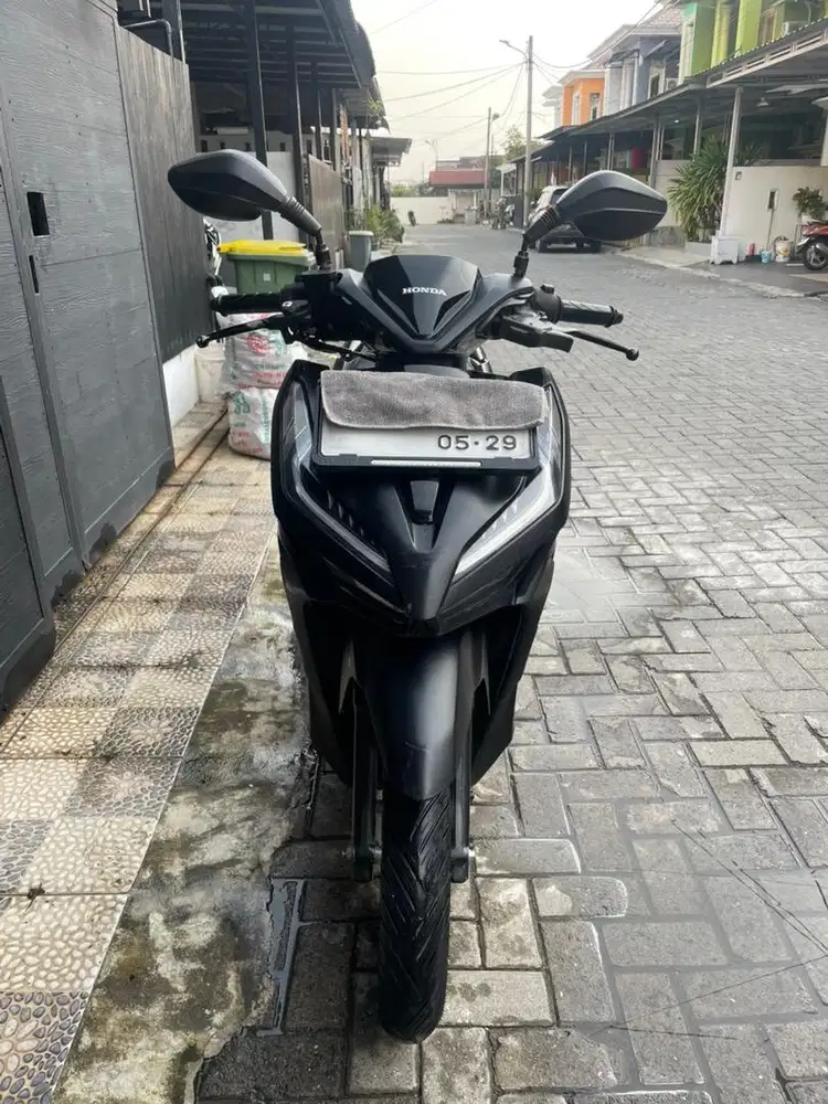 vario cbs 150cc keyless 2019 black mate