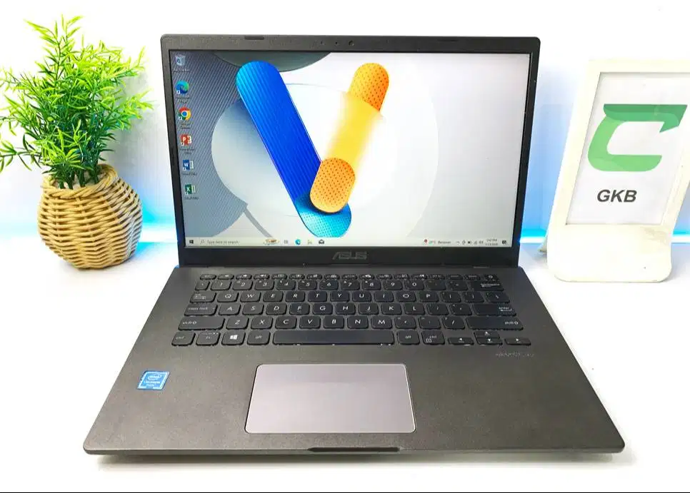 Laptop Asus VivoBook Ram 8gb dual penyimpanan keuboard nyala