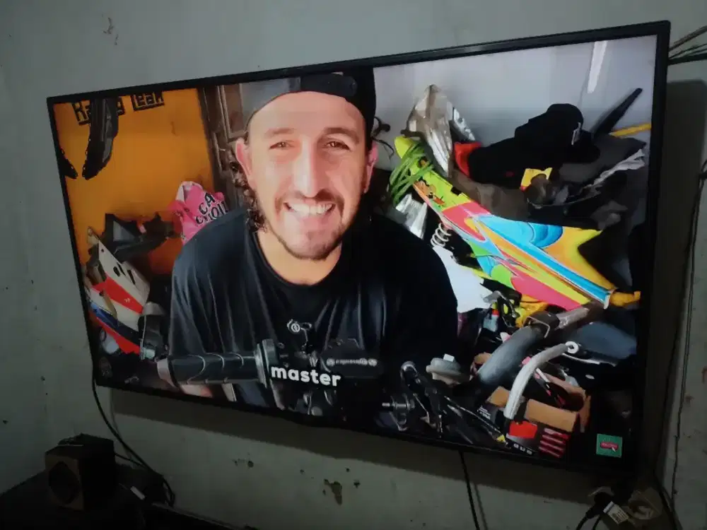 LG Analog LED TV monitor 60 inchi, normal, no minus