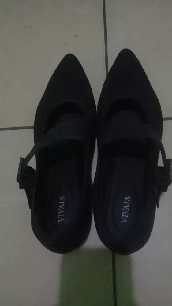 menjual shoes wanita merk VIVAIA