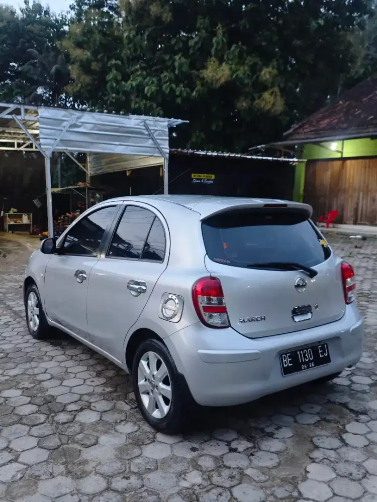 Nissan March matic 2012