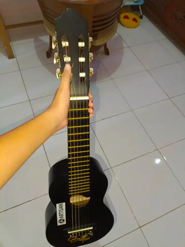 gitar lele artisan seri AR-GLX6 minus ada di deskripsi