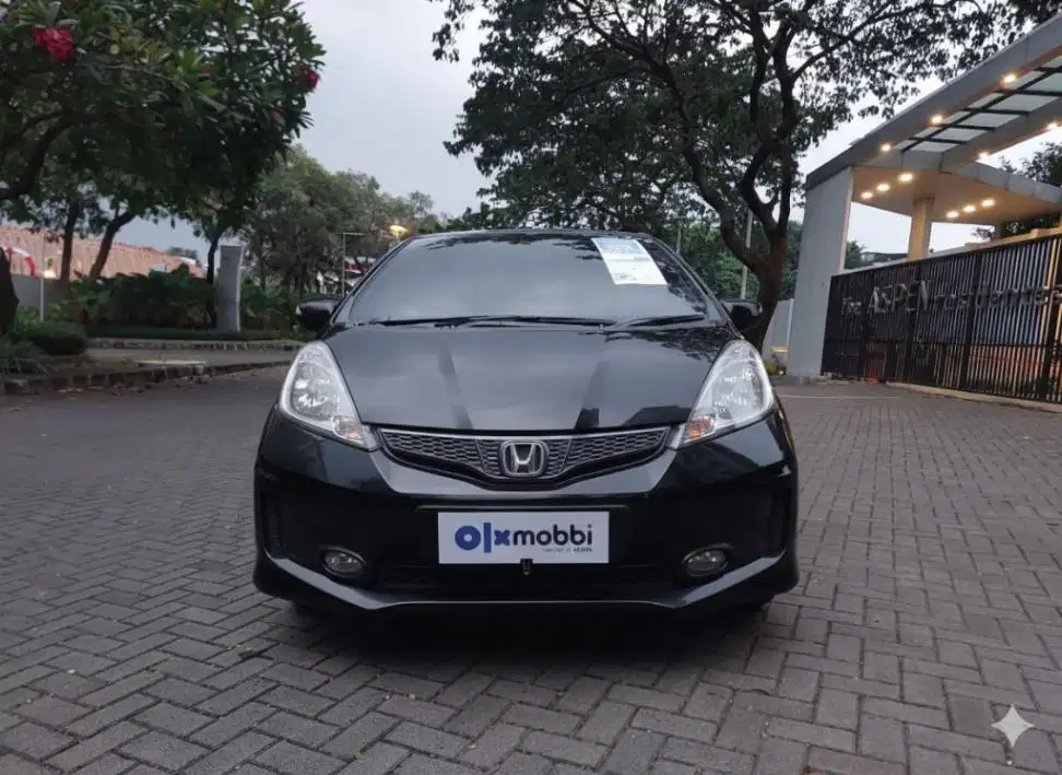 DP RINGAN Honda Jazz 1.5 E Bensin-MT 2012 Hitam CKYHB