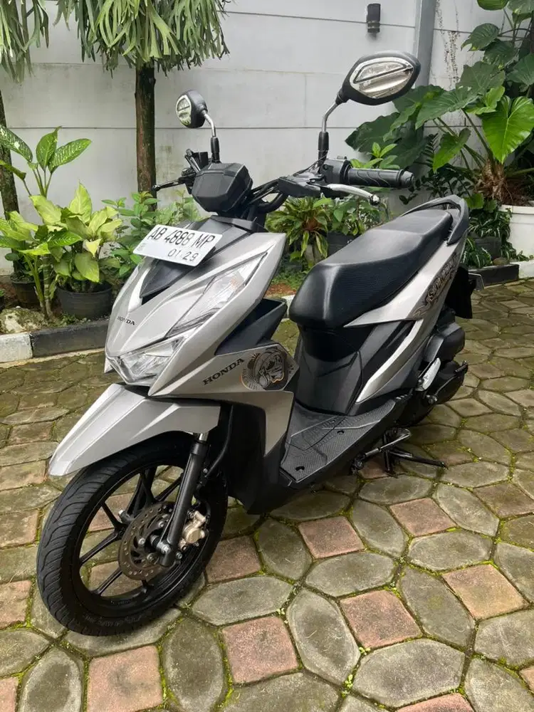 Honda Beat Street Silver 2024