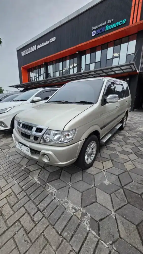Isuzu Panther LS Diesel Turbo 2.5L A/T 2012