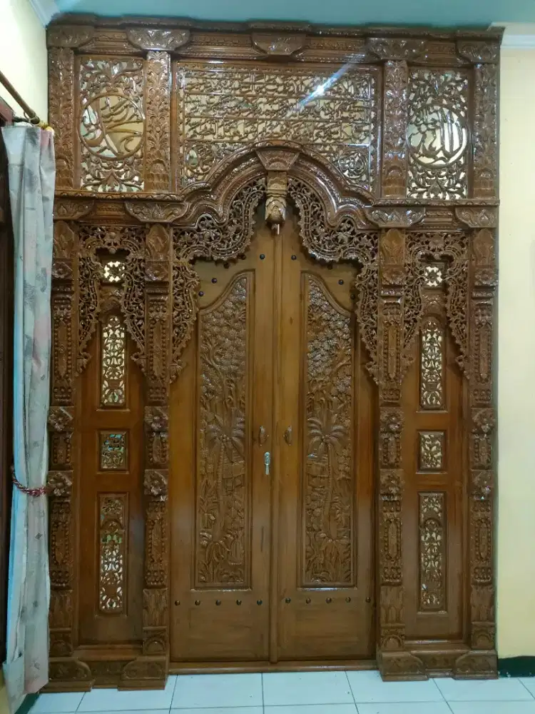 Gebyok ukir penyekat ruangan full kayu jati