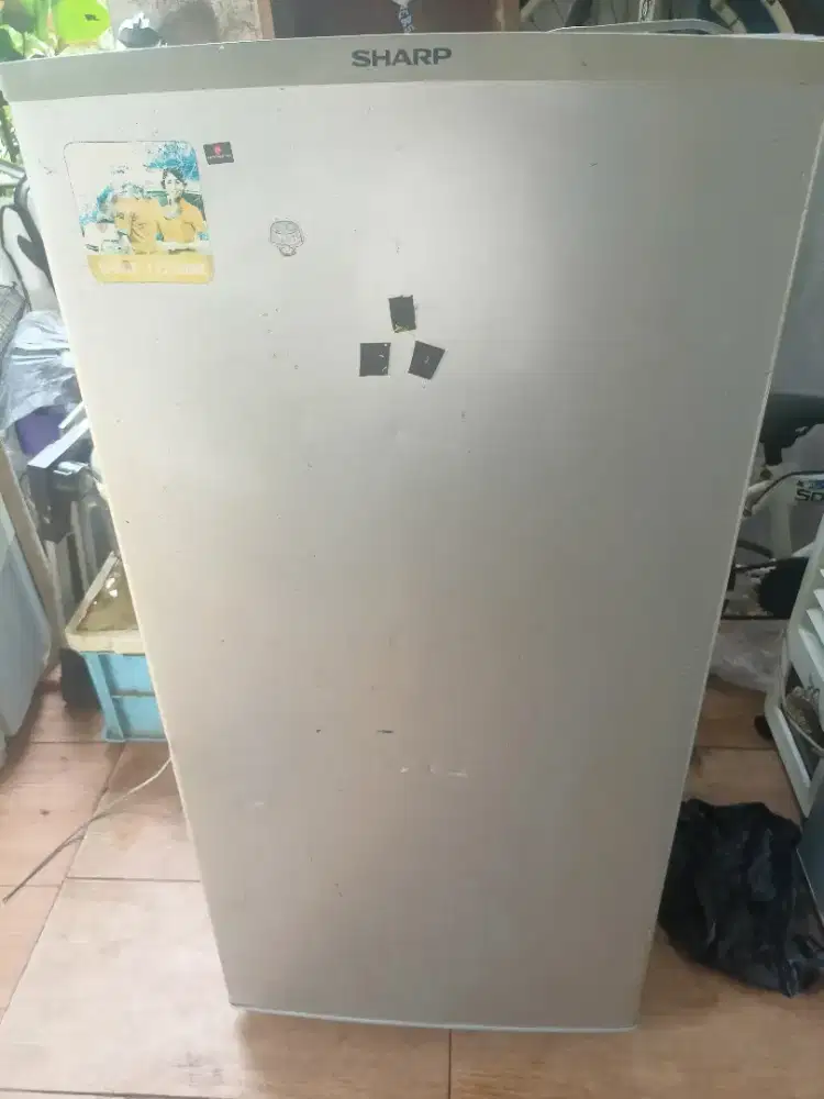 Kulkas Sharp 1 pintu sawangan pasir putih