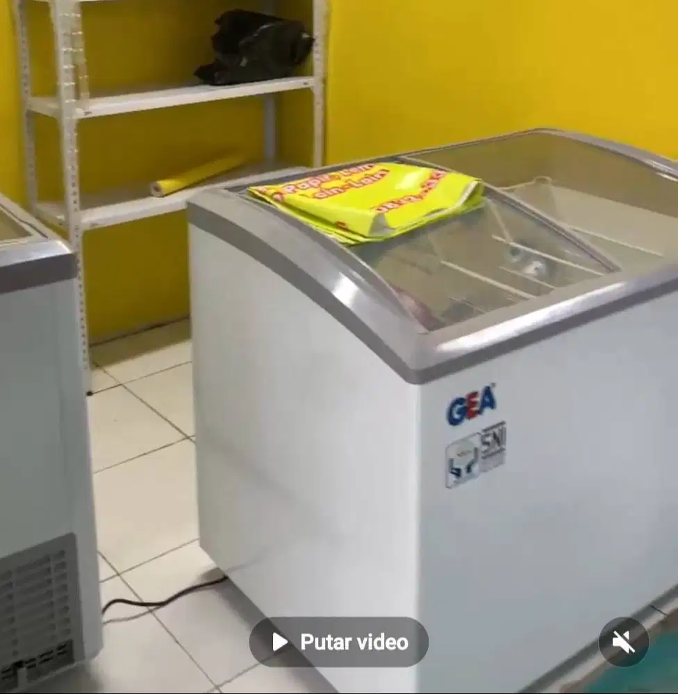 Chest Freezer GEA SD 303 Pintu Kaca Sliding Curve Cooling Box 303 L