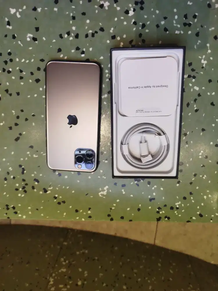 Iphone 11 pro 256gb sekian masih baru