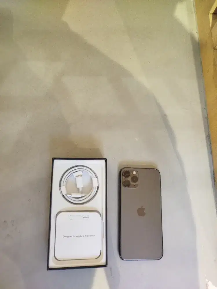 Iphone 11 pro 256gb sama sama apple juga