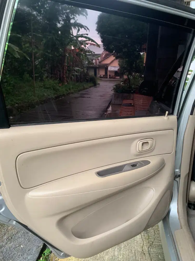 Mobil Xenia li, tahun 2008.