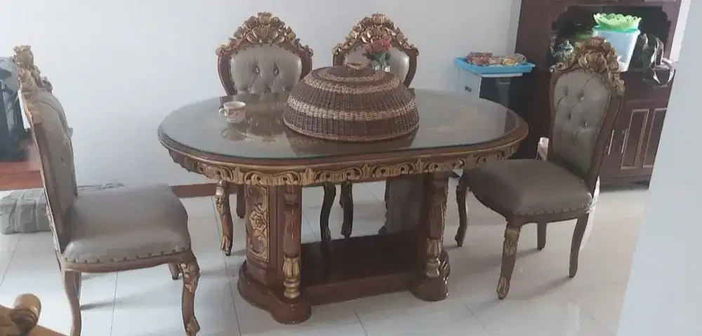 Meja Makan Kayu Jati Ukir