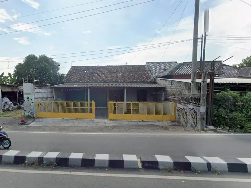 RUMAH DAN HALAMAN LUAS COCOK UNTUK KANTOR, BANYURADEN, GAMPING, SLEMAN, JOGJA
