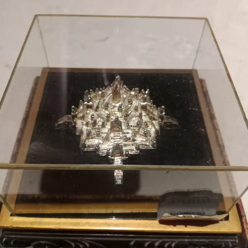 Miniatur kerajinan Candi Borobudur