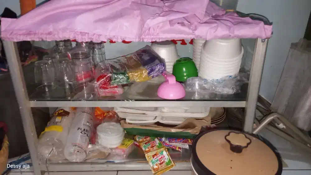 Etalase dan peralatan nya