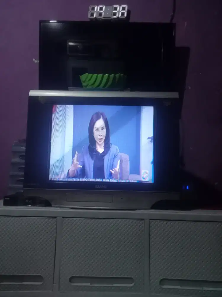 Televisi Sanyo 21inchi plus stb matrix
