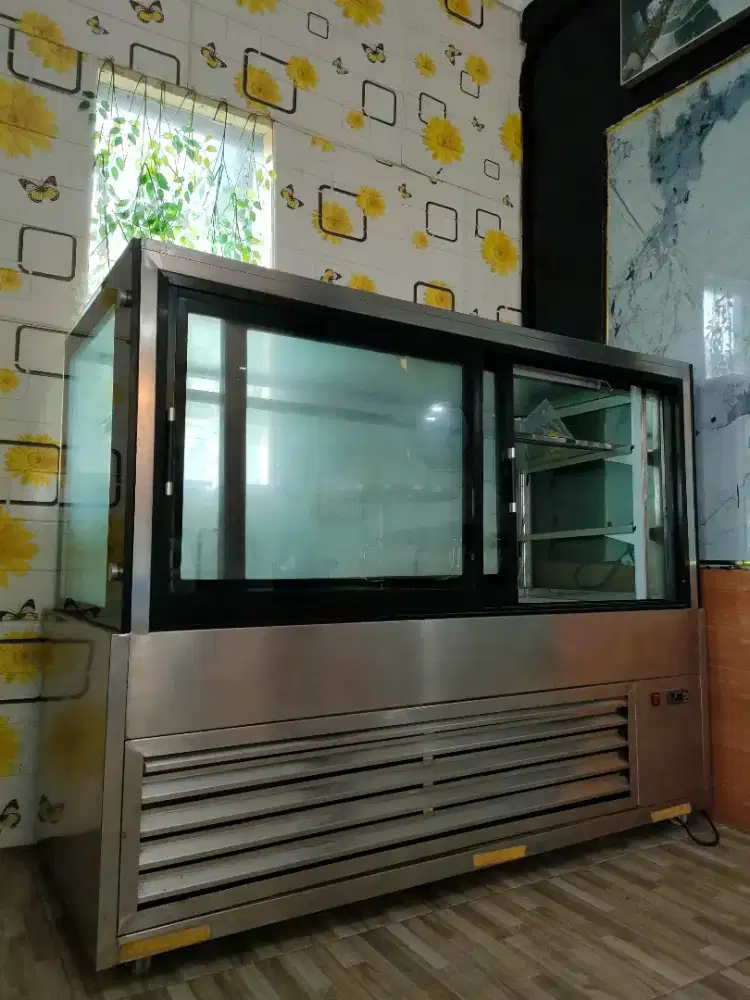 Cake Showcase ( Chiller )