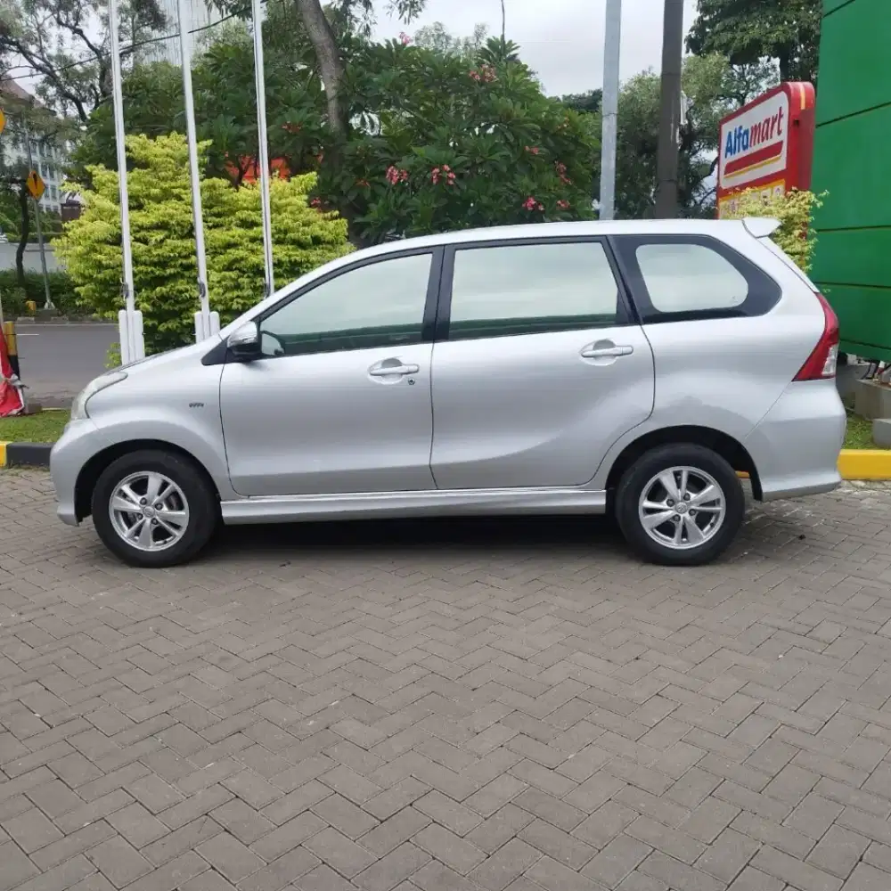 TOYOTA AVANZA VELOZ 1.5 AUTOMATIC(A/T) THN 2015 WRN SILVER MET