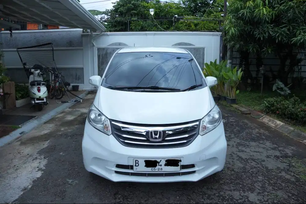 Honda Freed 2013 S AT (White)