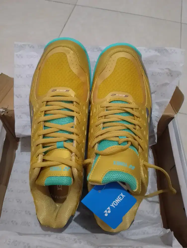 Sepatu badminton Yonex Tour Skill 2