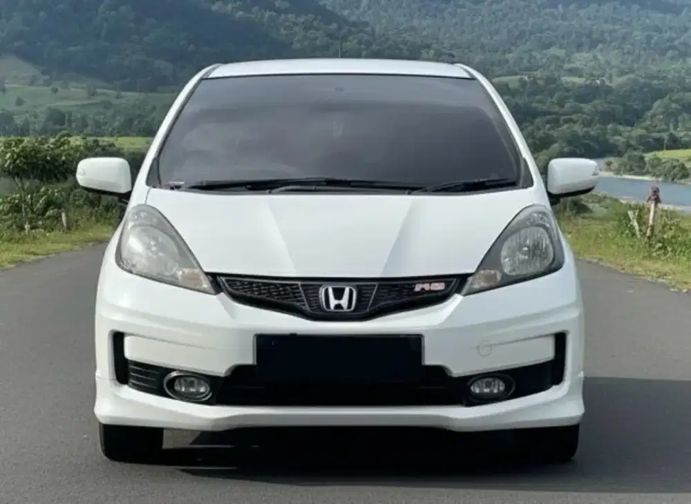 Honda Jazz 1.5 RS AT
Tahun : 2013