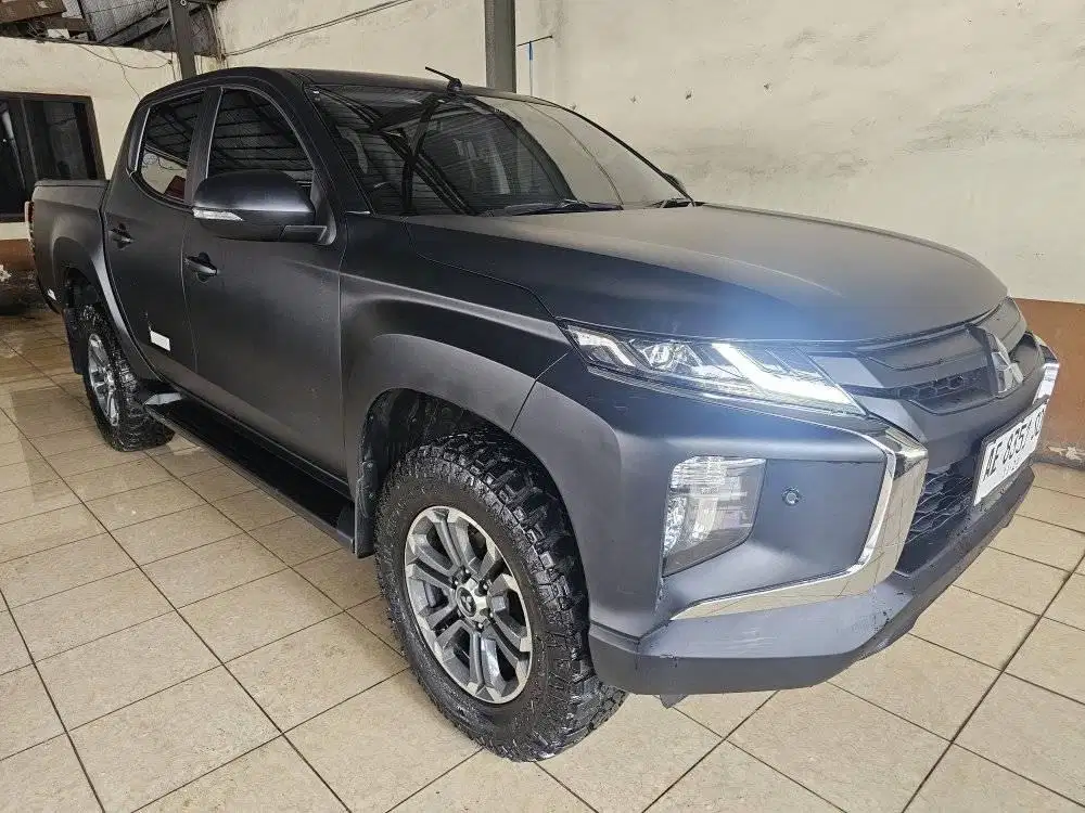 Mitsubishi Triton Doble Cabin 4X4 At Ultimate 2023 Hitam